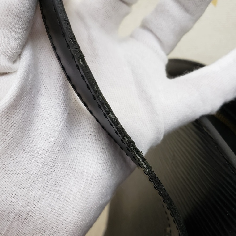 LOUIS VUITTON Epi Saint Jacques in Black - Picture 11 of 11